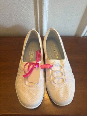 Skechers Women's White Slip-On Sneakers in good condition